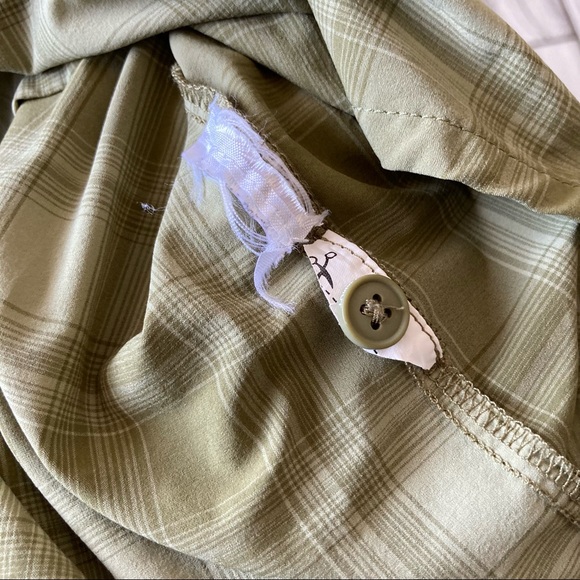 Mammut nylon button down. EUC like new - Picture 3 of 6